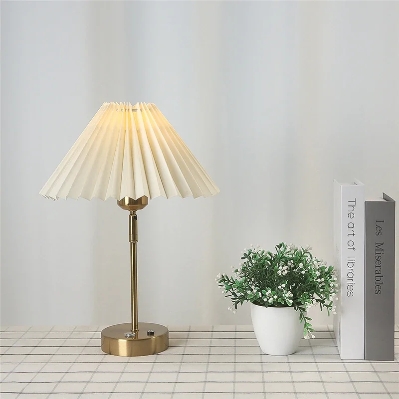 モダンで調節可能なプリーツテーブルランプ,レトロなLEDデス - Lava Lamp Desktop のレビューと価格