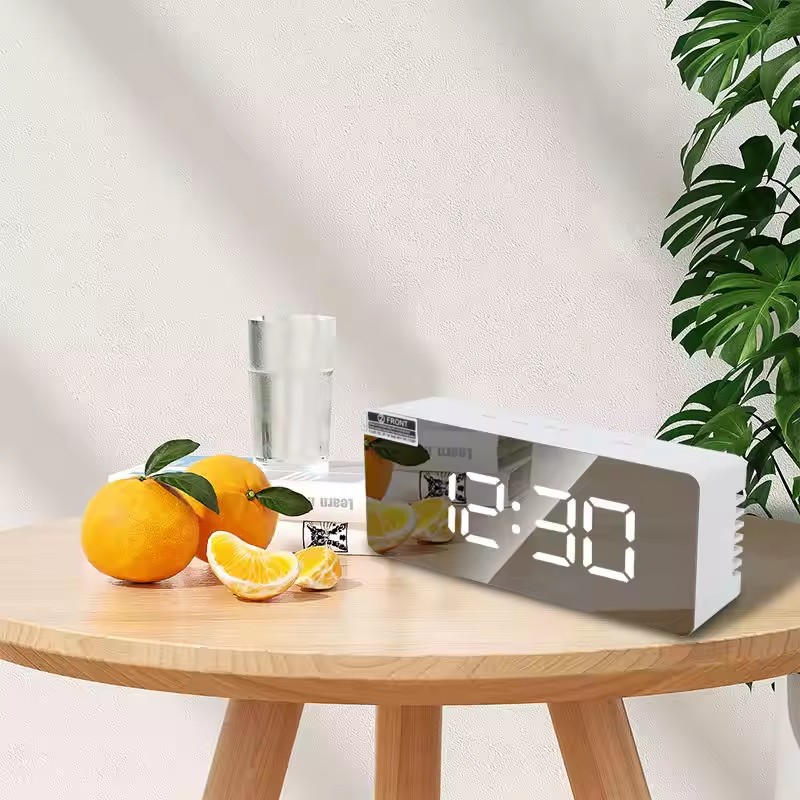 1個入り ホワイト デジタル時計 LEDミラー卓上時計 スヌ - Lighting Home Decor Wall Clocks のレビューと価格